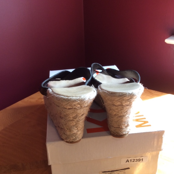 Michael kors licorice wedge Black Sz 9M - Picture 6 of 6